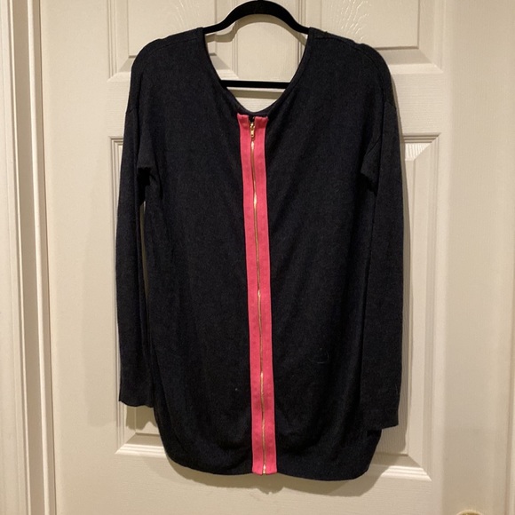 Dark Grey and pink uneven hem sweater. The back has a zipper sz. M - Picture 3 of 4